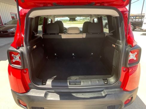Used 2015 Jeep Renegade Latitude FWD image 7