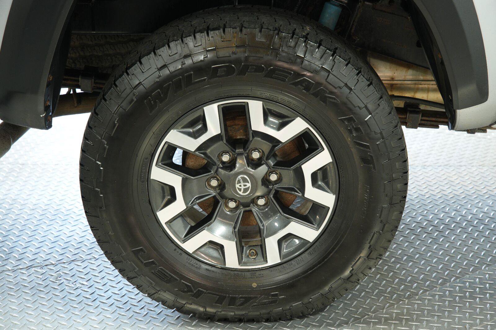Used 2020 Toyota Tacoma TRD Off-Road w/ Technology Package AWD/4WD image 25