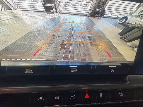 Used 2022 Chevrolet Silverado 1500 LT Trail Boss w/ Convenience Package II image 9