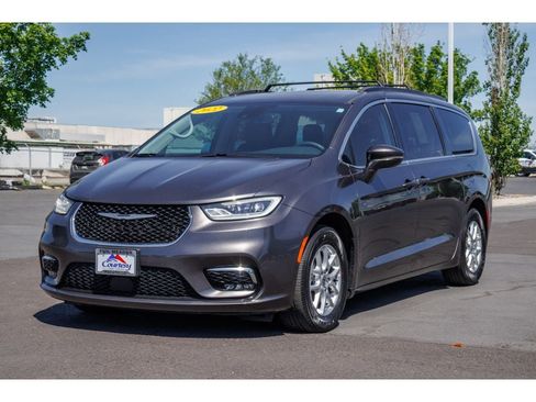 Used 2022 Chrysler Pacifica Touring-L FWD image 7