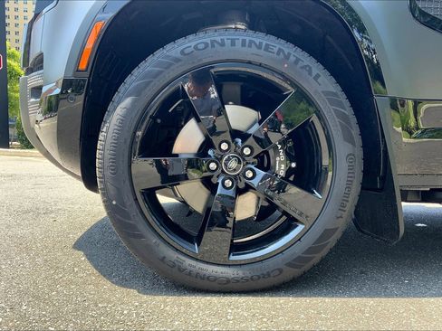 New 2025 Land Rover Defender 130 V8 image 11