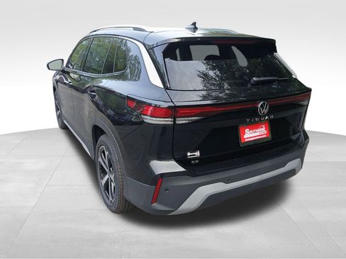 New 2025 Volkswagen Tiguan SE image 3