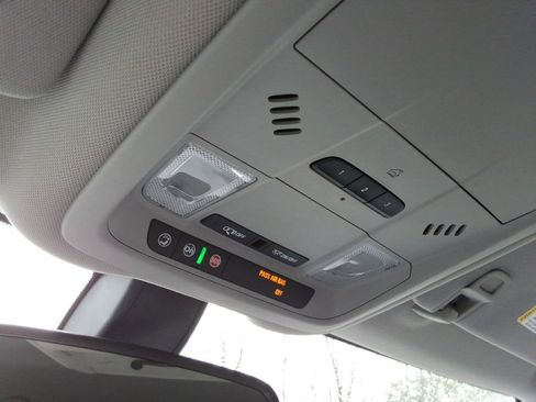 Used 2019 Chevrolet Equinox Premier image 34