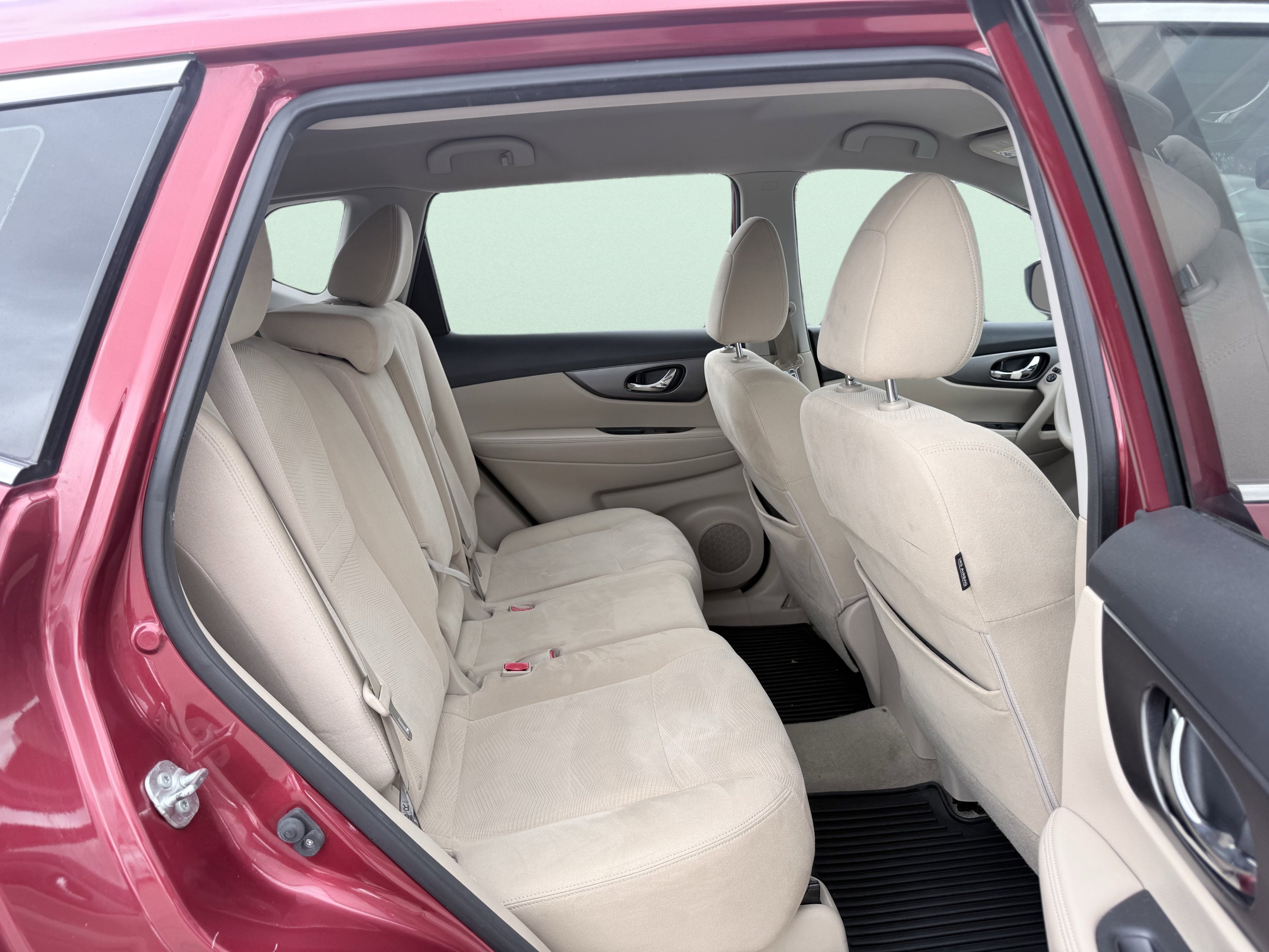 Used 2015 Nissan Rogue S FWD image 33