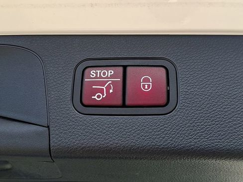 Used 2018 Mercedes-Benz GLC 300 4MATIC image 29