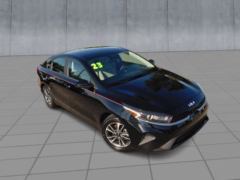 Used 2023 Kia Forte LXS FWD image 2