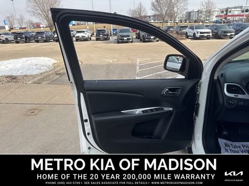 Used 2019 Dodge Journey SE w/ Blacktop Package image 11