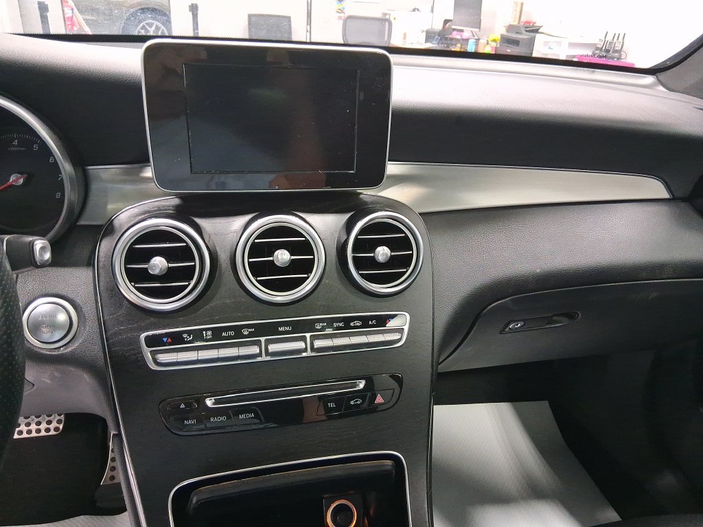 Used 2019 Mercedes-Benz GLC 300 image 22