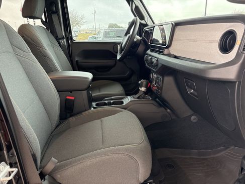 New 2025 Jeep Gladiator Willys image 13