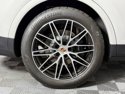 Certified 2025 Porsche Cayenne image 13