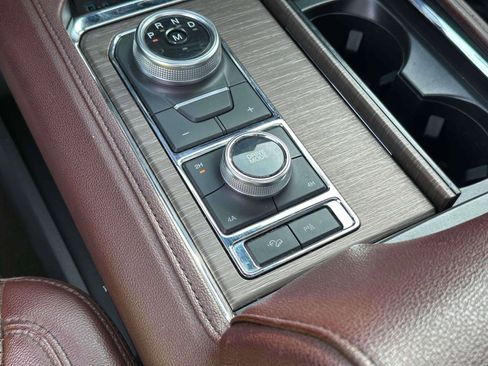 Used 2022 Ford Expedition Limited image 30