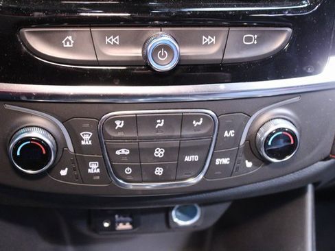 Used 2023 Chevrolet Traverse RS image 28