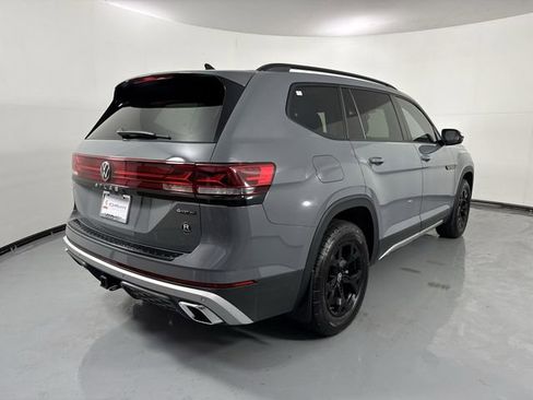 Used 2024 Volkswagen Atlas Peak Edition SE AWD/4WD image 37