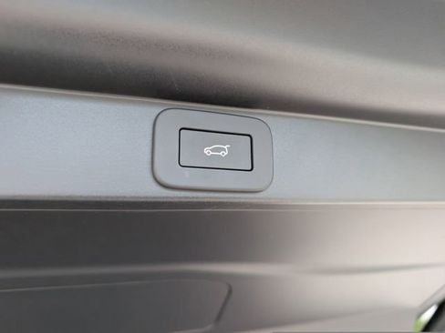 New 2025 Land Rover Range Rover SE image 8