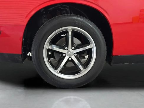 Used 2010 Dodge Challenger SE RWD image 32