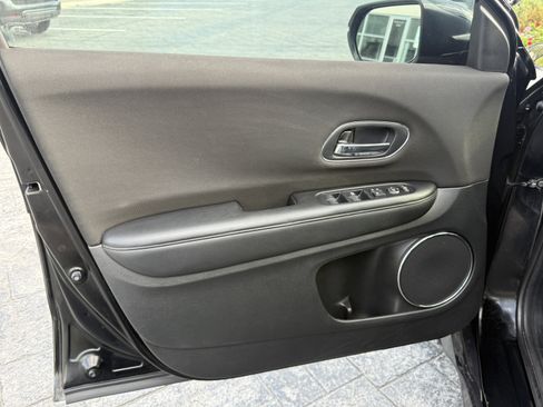 Used 2018 Honda HR-V EX image 10