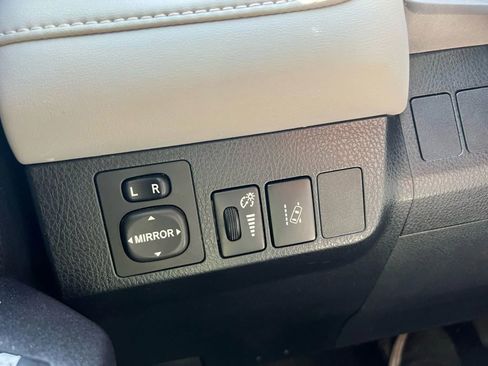 Used 2018 Toyota RAV4 XLE image 19