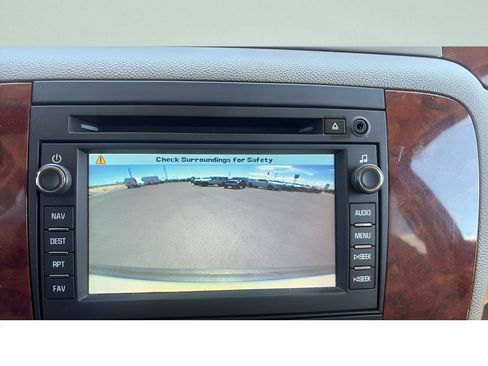 Used 2011 Chevrolet Tahoe LTZ AWD/4WD image 15