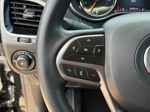 Used 2019 Jeep Cherokee Limited FWD image 13