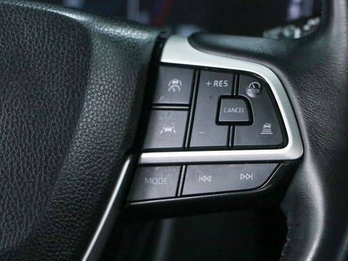 Used 2025 Toyota Grand Highlander AWD image 14