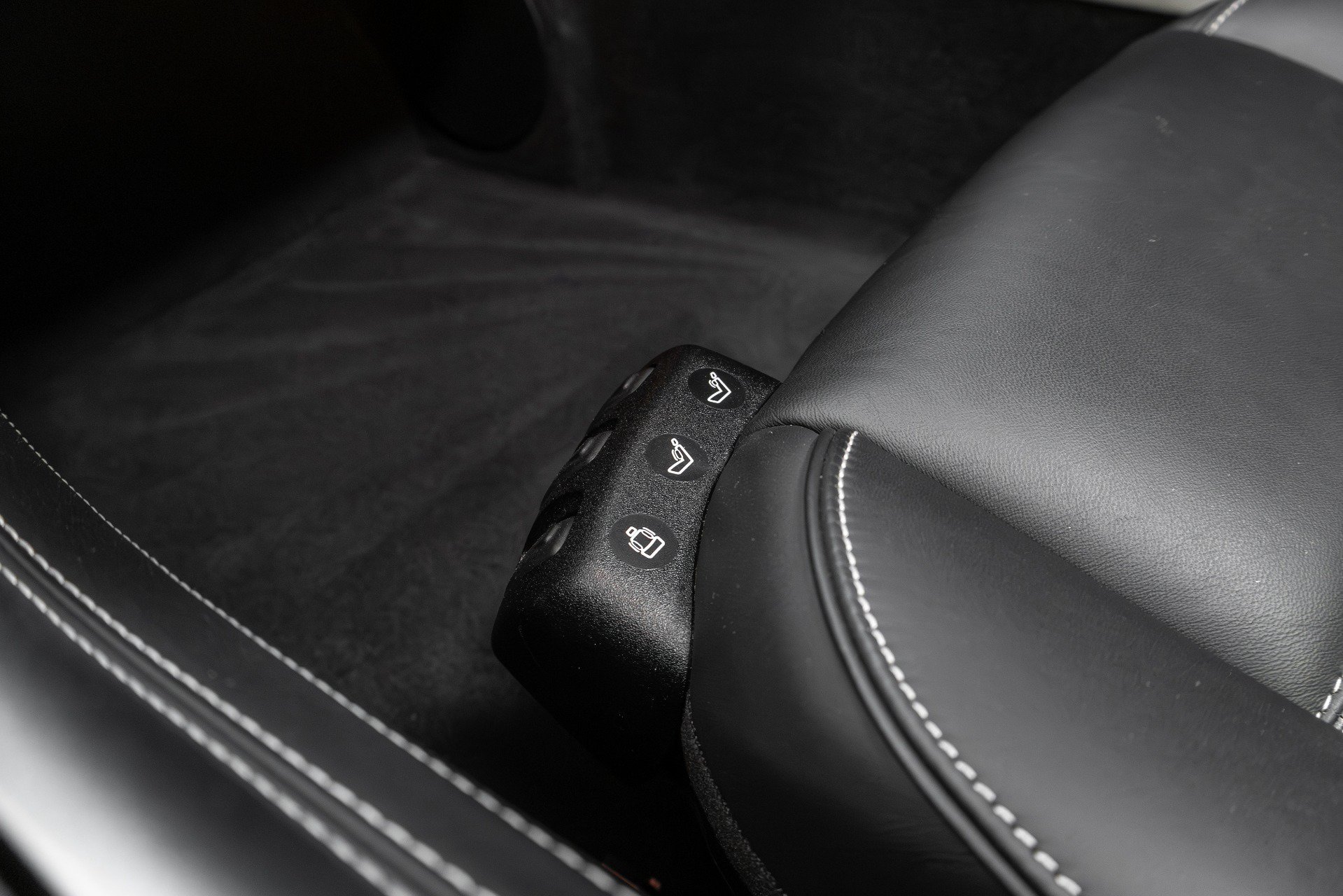 Used 2012 Mercedes-Benz SLS AMG Roadster image 53