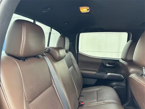 Used 2017 Toyota Tacoma Limited image 15