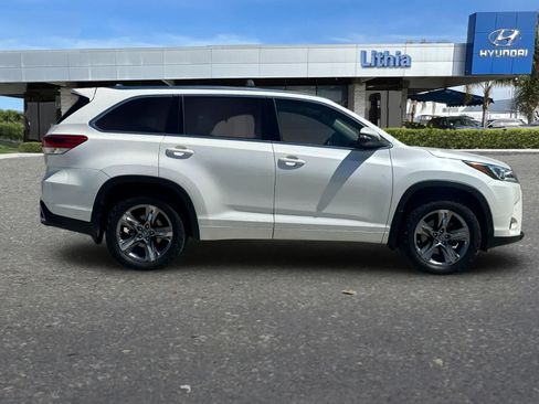 Used 2018 Toyota Highlander Limited Platinum AWD/4WD image 9