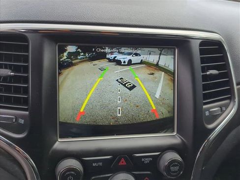 Used 2018 Jeep Grand Cherokee Altitude AWD/4WD image 24