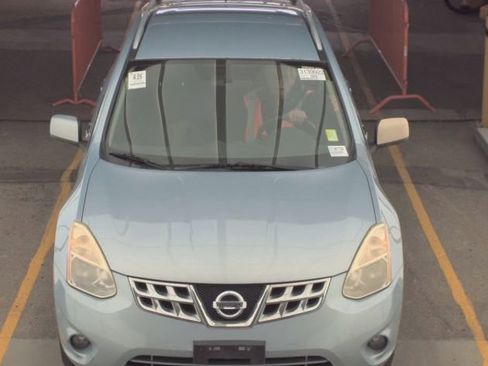 Used 2013 Nissan Rogue SV image 3
