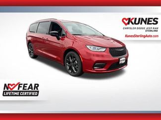 New 2026 Chrysler Pacifica Select video 1