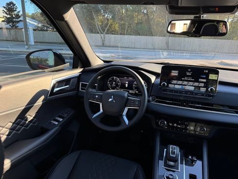 New 2025 Mitsubishi Outlander SEL Black Edition image 25