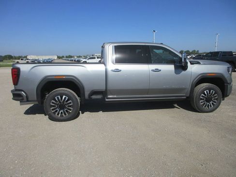 New 2026 GMC Sierra 2500 Denali Ultimate AWD/4WD image 3