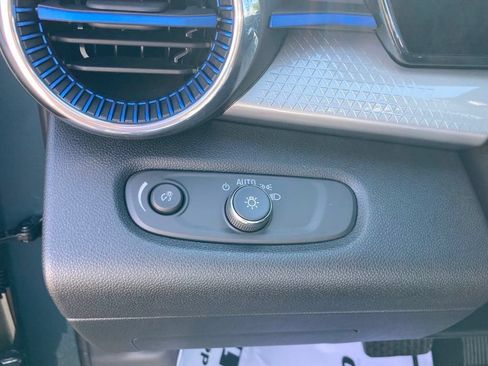 New 2026 Chevrolet Trax LT w/ LT Convenience Package FWD image 18
