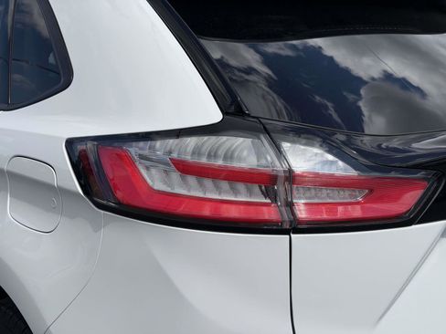 Used 2023 Ford Edge SE AWD/4WD image 9