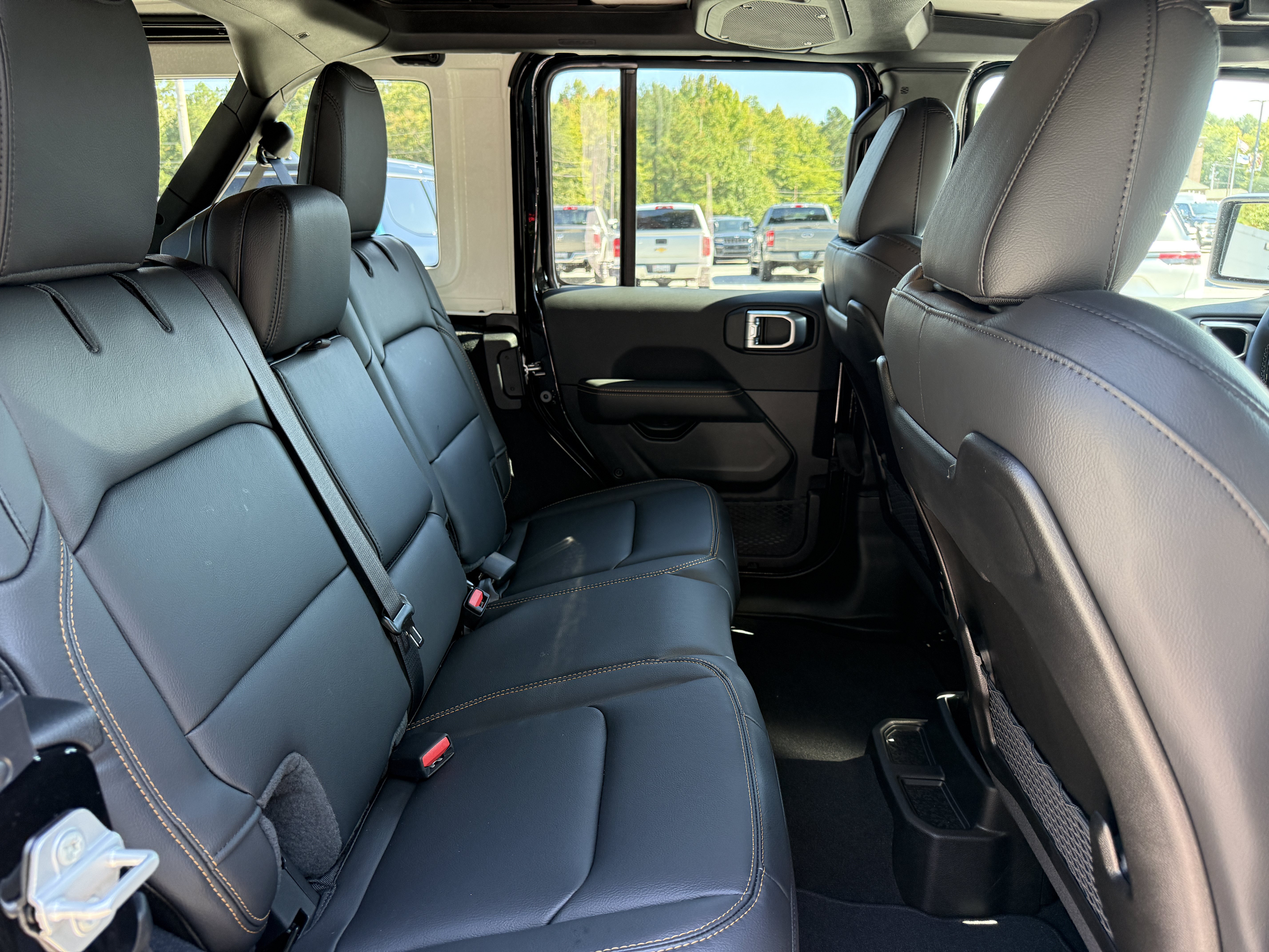 New 2027 Jeep Wrangler Unlimited Sahara AWD/4WD image 10