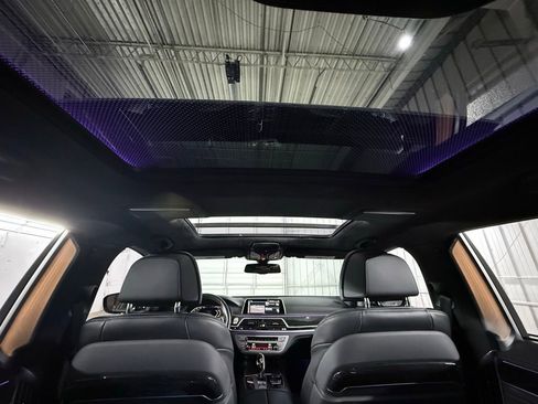 Used 2021 BMW 750i xDrive w/ Executive Package image 27