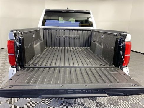 Used 2025 Toyota Tacoma SR5 image 7