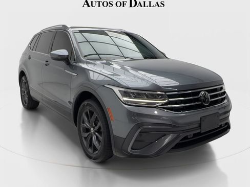 Used 2022 Volkswagen Tiguan SE w/ Panoramic Sunroof Package AWD/4WD image 2