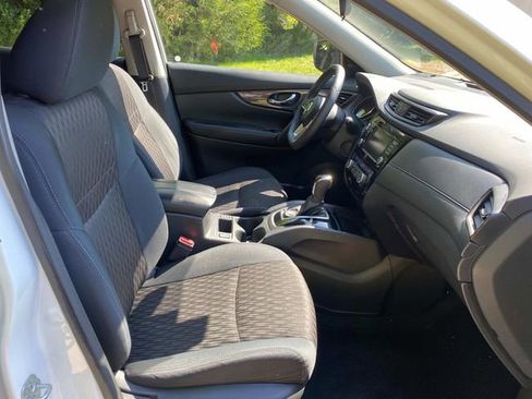 Used 2019 Nissan Rogue SV FWD image 36