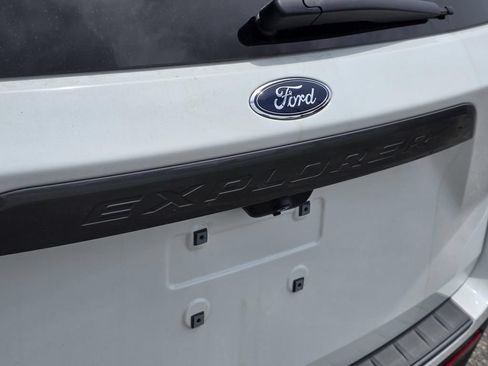Used 2021 Ford Explorer XLT w/ Equipment Group 202A RWD image 35