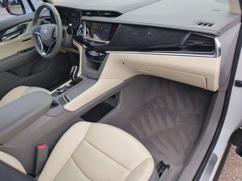 Used 2022 Cadillac XT6 Premium Luxury AWD/4WD image 19