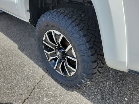 Certified 2023 Toyota Tacoma TRD Sport AWD/4WD image 26
