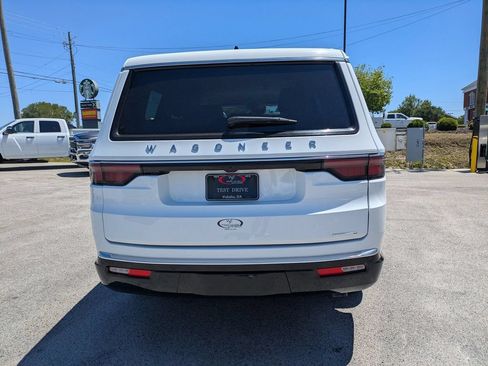 Used 2024 Jeep Wagoneer Series III AWD/4WD image 5