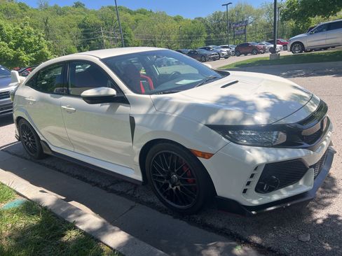 Used 2018 Honda Civic Type R image 3