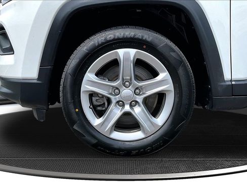 Used 2023 Jeep Compass Latitude w/ Sun and Sound Group AWD/4WD image 34