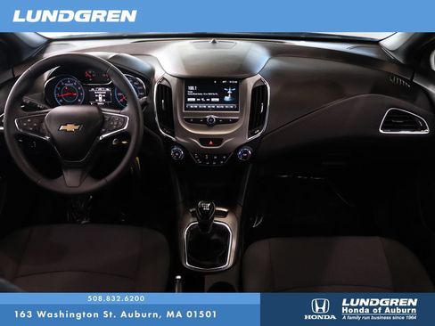Used 2018 Chevrolet Cruze LT FWD image 16