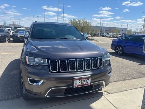 Used 2017 Jeep Grand Cherokee Limited AWD/4WD image 8