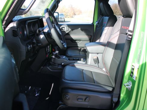 New 2026 Jeep Wrangler Unlimited Rubicon AWD/4WD image 3