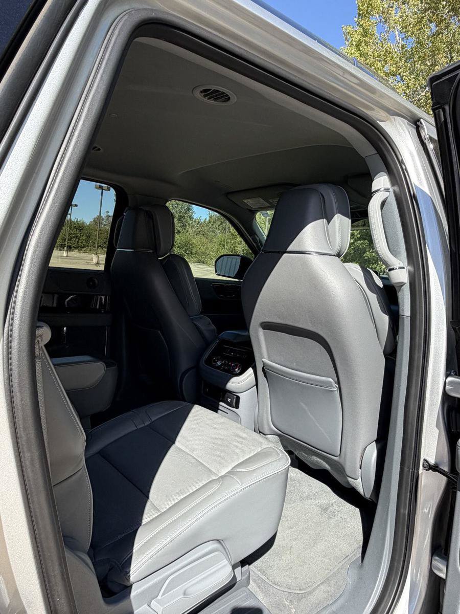 Used 2019 Lincoln Navigator L Select w/ Cargo Package AWD/4WD image 21