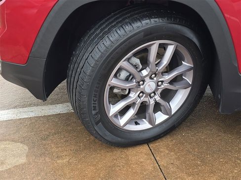 Used 2023 GMC Terrain SLT image 29